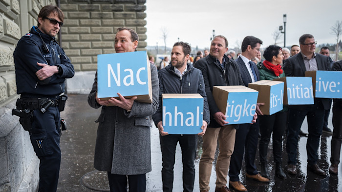 Switzerland to vote on plan to cap population at 10mn