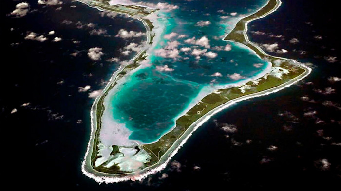 Trump renews attack on Starmer’s plan to cede UK ownership of Chagos Islands