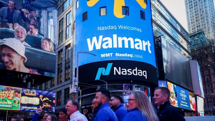 Walmart’s market value hits $1tn