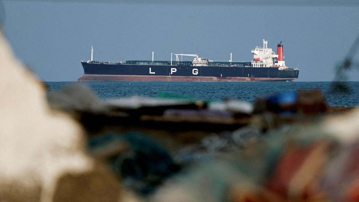 LPG bookings fall to 77 lakh; Indian crude tanker sails out of UAE’s Fujairah safely
